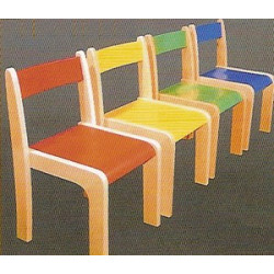 Chaise en bois empilable couleur